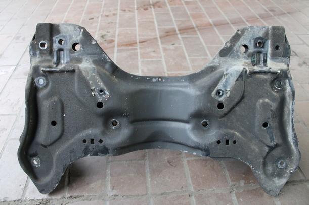 Foto: VORDERACHSTRÄGER / ACHSE VORN eines Peugeot 206 CC 110
