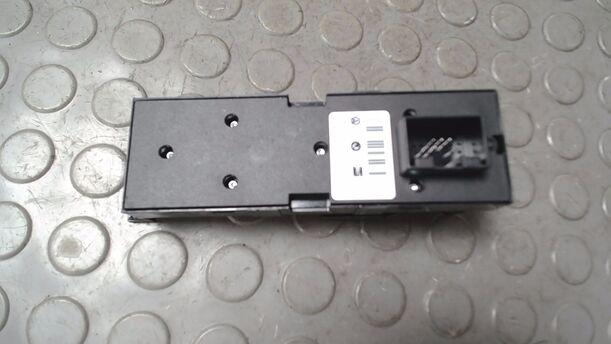Foto: FENSTERHEBERSCHALTER eines VW Golf 1.4 Aktion