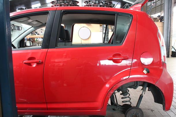 Foto: TÜR HINTEN LINKS eines Daihatsu Sirion 1.0