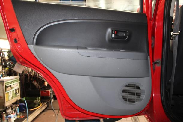 Foto: TÜR HINTEN LINKS eines Daihatsu Sirion 1.0