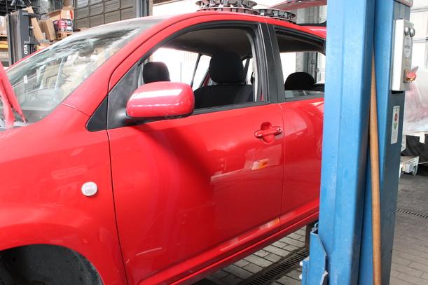Foto: TÜR VORN LINKS eines Daihatsu Sirion 1.0