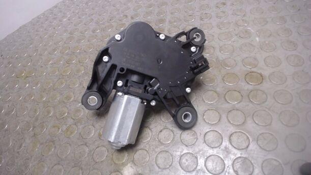 Foto: SCHEIBENWISCHERMOTOR HINTEN eines Opel Astra 1.9 CDTI Caravan DPF