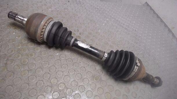 Foto: ANTRIEBSWELLE LINKS eines Opel Astra 1.9 CDTI Caravan DPF