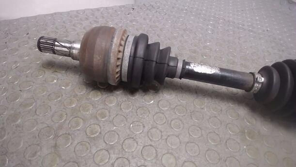 Foto: ANTRIEBSWELLE LINKS eines Opel Astra 1.9 CDTI Caravan DPF