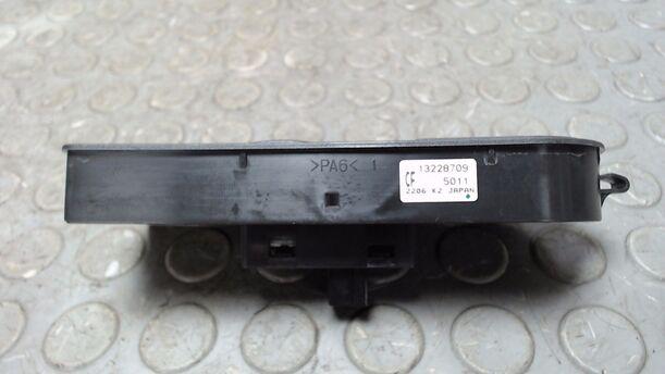 Foto: FENSTERHEBERSCHALTER eines Opel Astra 1.9 CDTI Caravan DPF