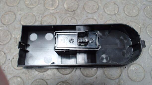 Foto: FENSTERHEBERSCHALTER eines Opel Astra 1.9 CDTI Caravan DPF