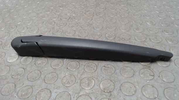 Foto: SCHEIBENWISCHERARM HINTEN eines Opel Astra 1.9 CDTI Caravan DPF