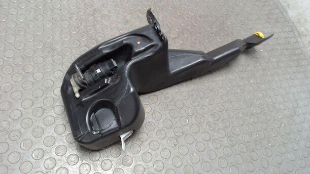 Foto: SCHEIBENWASCHBEHÄLTER eines Opel Astra 1.9 CDTI Caravan DPF