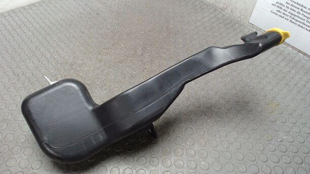 Foto: SCHEIBENWASCHBEHÄLTER eines Opel Astra 1.9 CDTI Caravan DPF