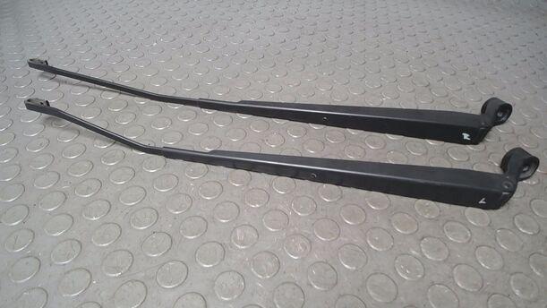 Foto: SCHEIBENWISCHERARME VORN eines Daihatsu Sirion 1.0