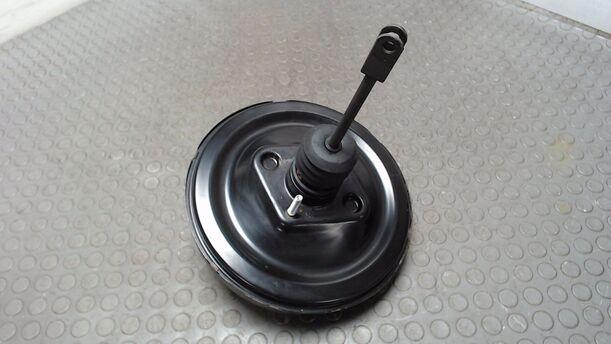 Foto: BREMSKRAFTVERSTÄRKER eines Opel Astra 1.9 CDTI Caravan DPF