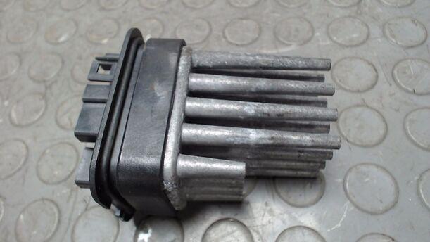 Foto: WIDERSTAND HEIZUNGSGEBLÄSE eines Opel Astra 1.9 CDTI Caravan DPF