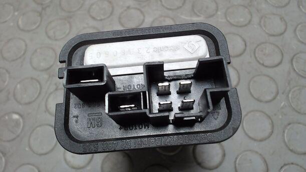 Foto: WIDERSTAND HEIZUNGSGEBLÄSE eines Opel Astra 1.9 CDTI Caravan DPF