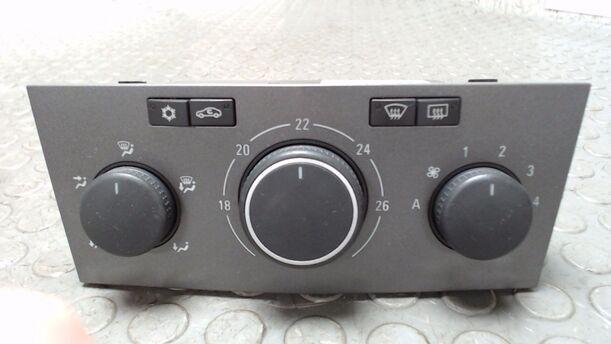 Foto: HEIZUNGSBETÄTIGUNG eines Opel Astra 1.9 CDTI Caravan DPF