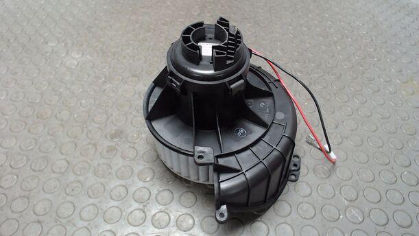 Foto: HEIZUNGSGEBLÄSE eines Opel Astra 1.9 CDTI Caravan DPF