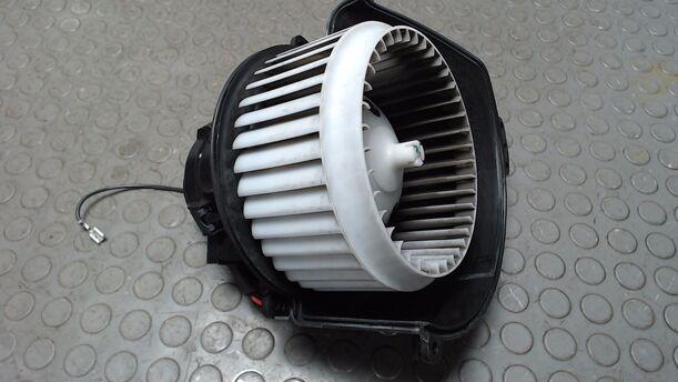 Foto: HEIZUNGSGEBLÄSE eines Opel Astra 1.9 CDTI Caravan DPF