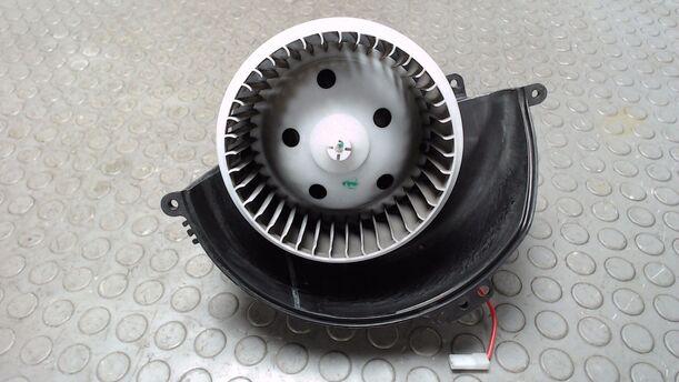 Foto: HEIZUNGSGEBLÄSE eines Opel Astra 1.9 CDTI Caravan DPF