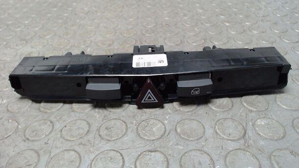 Foto: WARNBLINKSCHALTER eines Opel Astra 1.9 CDTI Caravan DPF