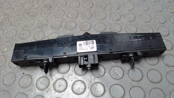 Foto: WARNBLINKSCHALTER eines Opel Astra 1.9 CDTI Caravan DPF
