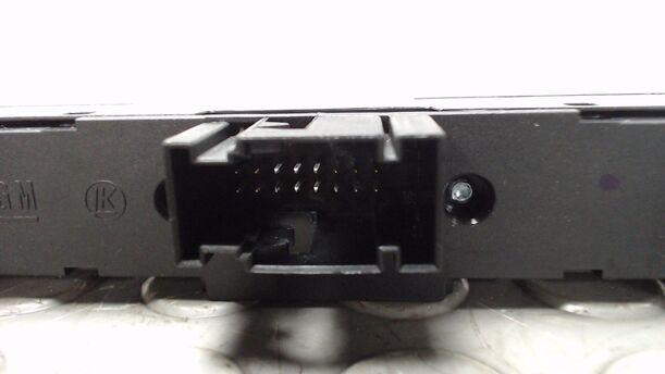 Foto: WARNBLINKSCHALTER eines Opel Astra 1.9 CDTI Caravan DPF
