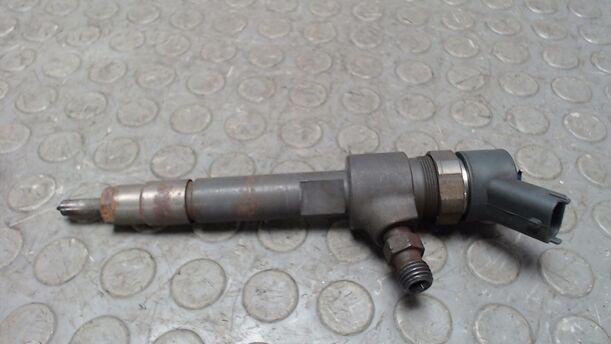 Foto: EINSPRITZDÜSE / EINSPRITZVENTIL eines Opel Astra 1.9 CDTI Caravan DPF