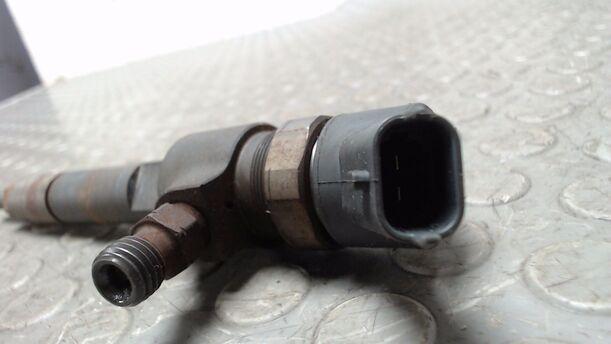 Foto: EINSPRITZDÜSE / EINSPRITZVENTIL eines Opel Astra 1.9 CDTI Caravan DPF