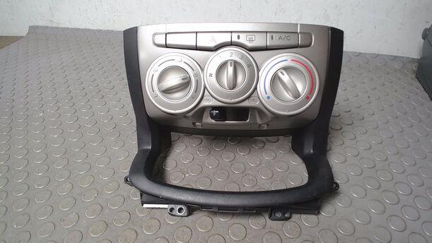 Foto: HEIZUNGSBETÄTIGUNG eines Daihatsu Sirion 1.0