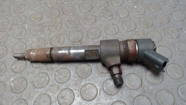 Foto: EINSPRITZDÜSE / EINSPRITZVENTIL eines Opel Astra 1.9 CDTI Caravan DPF
