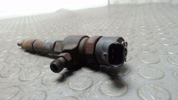 Foto: EINSPRITZDÜSE / EINSPRITZVENTIL eines Opel Astra 1.9 CDTI Caravan DPF