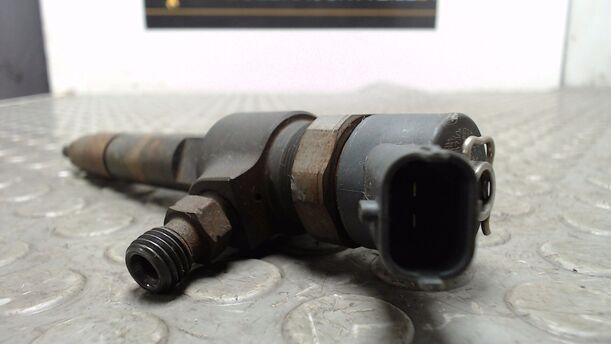 Foto: EINSPRITZDÜSE / EINSPRITZVENTIL eines Opel Astra 1.9 CDTI Caravan DPF