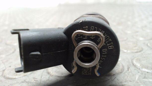 Foto: EINSPRITZDÜSE / EINSPRITZVENTIL eines Opel Astra 1.9 CDTI Caravan DPF