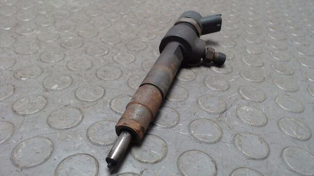 Foto: EINSPRITZDÜSE / EINSPRITZVENTIL eines Opel Astra 1.9 CDTI Caravan DPF
