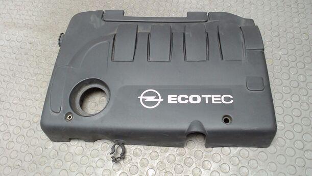 Foto: MOTORABDECKUNG eines Opel Astra 1.9 CDTI Caravan DPF