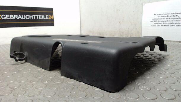 Foto: MOTORABDECKUNG eines Opel Astra 1.9 CDTI Caravan DPF