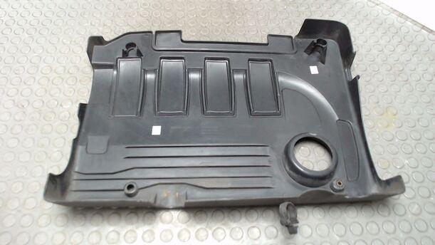 Foto: MOTORABDECKUNG eines Opel Astra 1.9 CDTI Caravan DPF