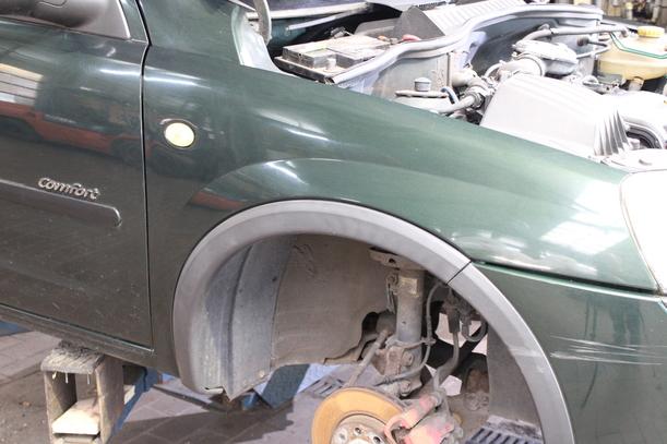 Foto: KOTFLÜGEL RECHTS eines Opel Corsa 1.2 16V