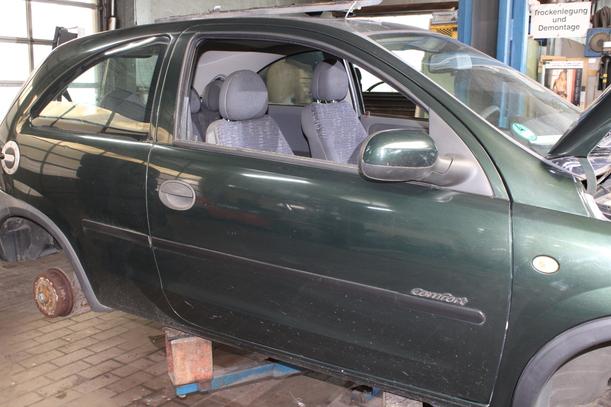 Foto: TÜR RECHTS ( 2/3 TÜRER ) eines Opel Corsa 1.2 16V