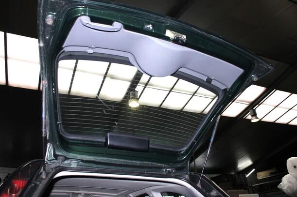 Foto: HECKKLAPPE/ HECKDECKEL ( LACKIERUNGSBEDÜRFTIG ) eines Opel Corsa 1.2 16V