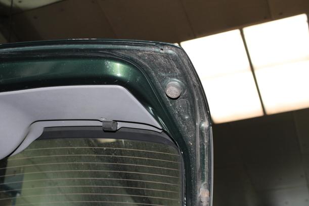 Foto: HECKKLAPPE/ HECKDECKEL ( LACKIERUNGSBEDÜRFTIG ) eines Opel Corsa 1.2 16V