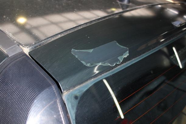 Foto: HECKKLAPPE/ HECKDECKEL ( LACKIERUNGSBEDÜRFTIG ) eines Opel Corsa 1.2 16V