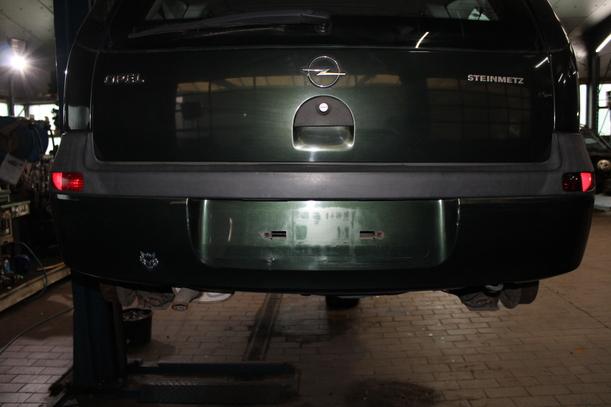 Foto: STOSSFÄNGER/ STOßSTANGE HINTEN ( VOR FACELIFT ) eines Opel Corsa 1.2 16V