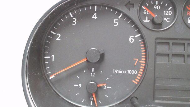 Foto: TACHOEINHEIT / KOMBIINSTRUMENTE eines Audi A3 1.6