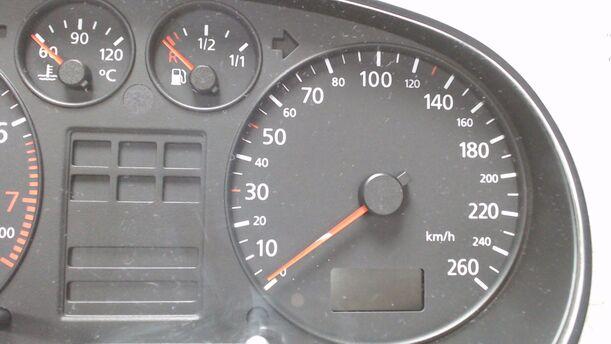 Foto: TACHOEINHEIT / KOMBIINSTRUMENTE eines Audi A3 1.6