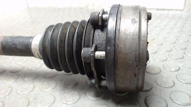 Foto: ANTRIEBSWELLE LINKS eines Audi A3 1.6