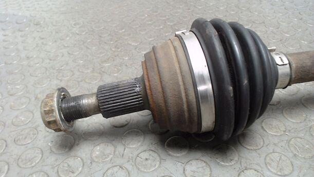 Foto: ANTRIEBSWELLE LINKS eines Audi A3 1.6