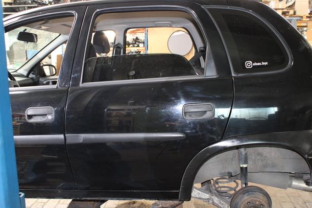 Foto: TÜR HINTEN LINKS eines Opel Corsa 16V