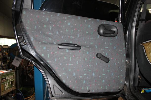 Foto: TÜR HINTEN LINKS eines Opel Corsa 16V