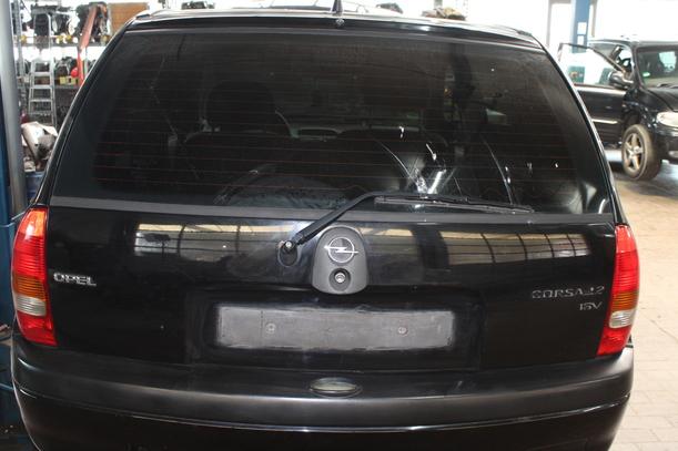 Foto: HECKKLAPPE/ HECKDECKEL ( 4/5 TÜRER ) eines Opel Corsa 16V