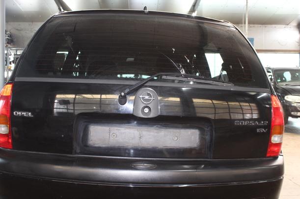 Foto: HECKKLAPPE/ HECKDECKEL ( 4/5 TÜRER ) eines Opel Corsa 16V