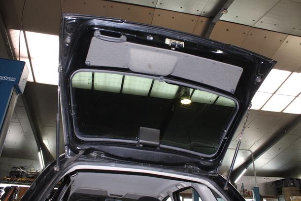 Foto: HECKKLAPPE/ HECKDECKEL ( 4/5 TÜRER ) eines Opel Corsa 16V